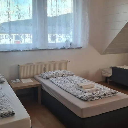 ゲストハウス Schlafzimmer 1 Mit Aussicht Ueber Weilstetten