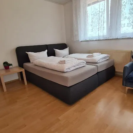 Schlafzimmer 1 Mit Aussicht Ueber Weilstetten ゲストハウス