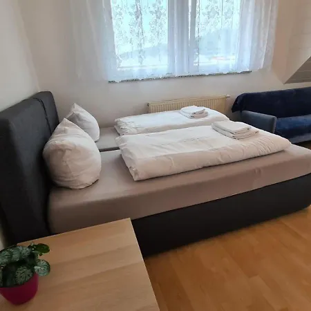 ゲストハウス Schlafzimmer 1 Mit Aussicht Ueber Weilstetten *